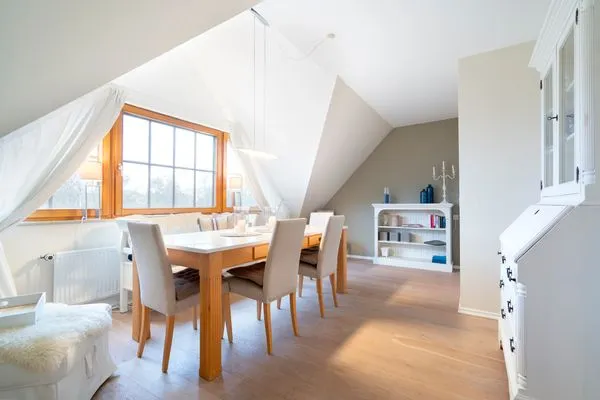 Wohnzimmer, Fernseher, Couch, Sofa, Esstisch, Bank, Kommode  Ferienwohnung "Haus am Kurpark App. 11"