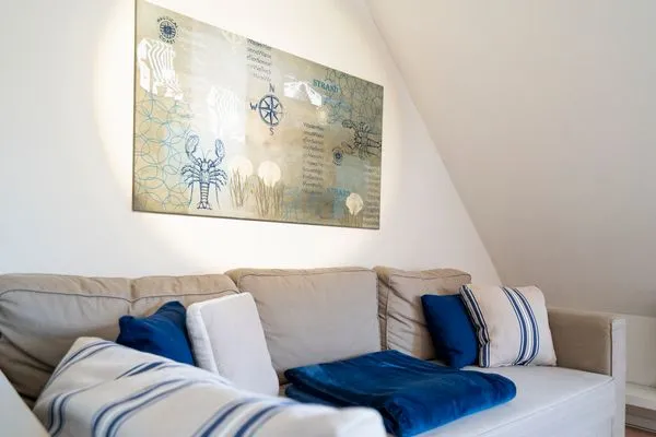 Wohnzimmer, Fernseher, Couch, Sofa, Esstisch, Bank, Kommode  Ferienwohnung "Haus am Kurpark App. 11"