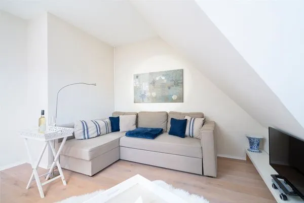 Wohnzimmer, Fernseher, Couch, Sofa, Esstisch, Bank, Kommode  Ferienwohnung "Haus am Kurpark App. 11"