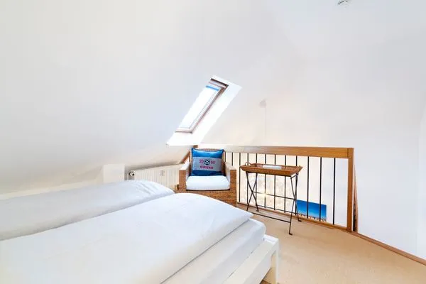 Bett, Doppelbett, Nachttisch, Schrank  Ferienwohnung "Haus am Kurpark App. 11"