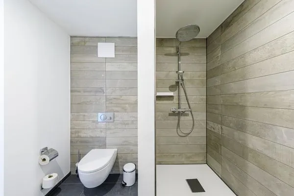 Ferienwohnung Swantovit Ostseebad Wustrow - ZweiWasser Alte Seefahrtschule Badezimmer  Swantovit