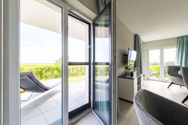 Ferienwohnung Boddenkieker Ostseebad Wustrow - ZweiWasser Alte Seefahrtschule Terrassenzugang  Boddenkieker