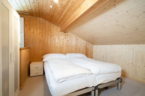 Bedroom with double bed  Chalet Chapfwald