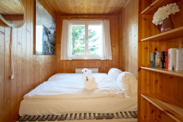 Bedroom with double bed  Chalet Sönderli