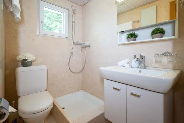 Bathroom with shower  Chalet Sönderli