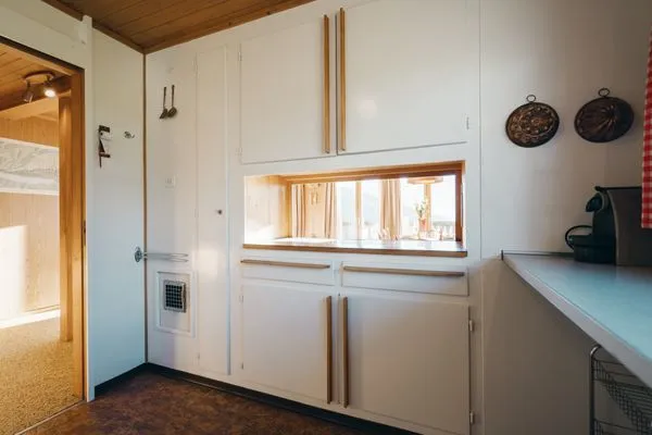 Küche mit Durchreiche  Chalet Engihalde