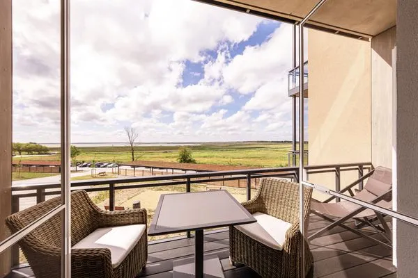 Ferienwohnung Kleine Welle Ostseebad Wustrow - Balkon mit Ausblick auf Boddenlandschaft  Kleine Welle