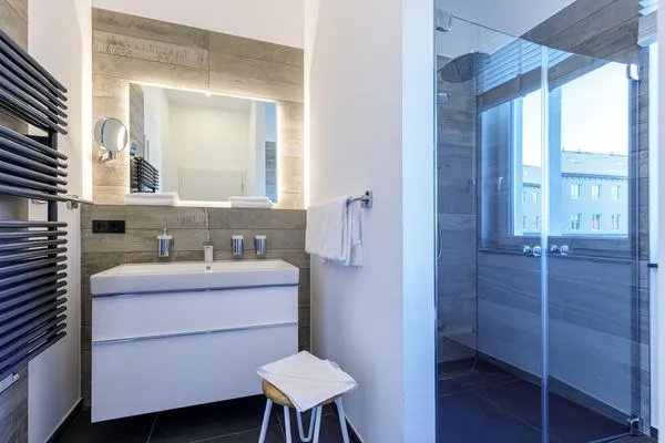 Ferienwohnung Käptenslounge Ostseebad Wustrow ZweiWasser Alte Seefahrtschule Badezimmer  Käptenslounge