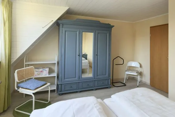 Schlafzimmer Familienhaus im Dorfgroden 27 Ferienwohnung kleiner Kompass