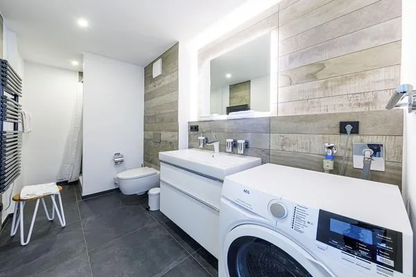 Ferienwohnung Strandräuber Ostseebad Wustrow ZweiWasser Alte Seefahrtschule Badezimmer  Strandräuber