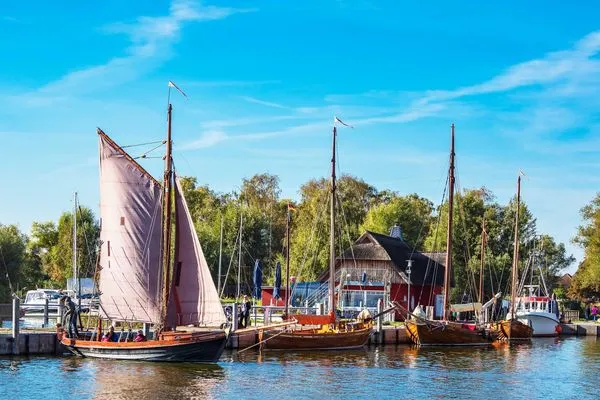 Ferienwohnung Magelan Suite Ostseebad Wustrow ZweiWasser Alte Seefahrtschule Umgebung  Magelan Suite