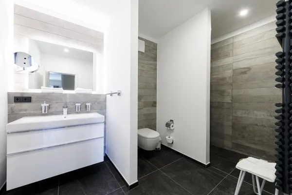 Ferienwohnung Magelan Suite Ostseebad Wustrow ZweiWasser Alte Seefahrtschule Bad  Magelan Suite