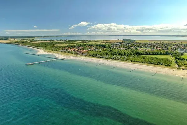 Ferienwohnung Francis Drake Suite Ostseebad Wustrow ZweiWasser Alte Seefahrtschule Drohnenaufnahme Meer  Francis Drake Suite