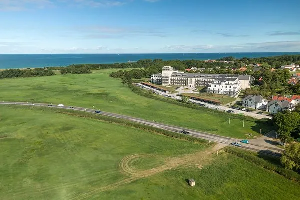 Ferienwohnung Ostseeblick Ostseebad Wustrow ZweiWasser Alte Seefahrtschule Drohnenaufnahme Aussenansicht  Ostseeblick