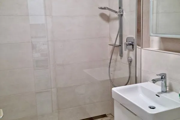  Ferienwohnung ML Apartment Lindau und Umgebung - Dusche im Badezimmer