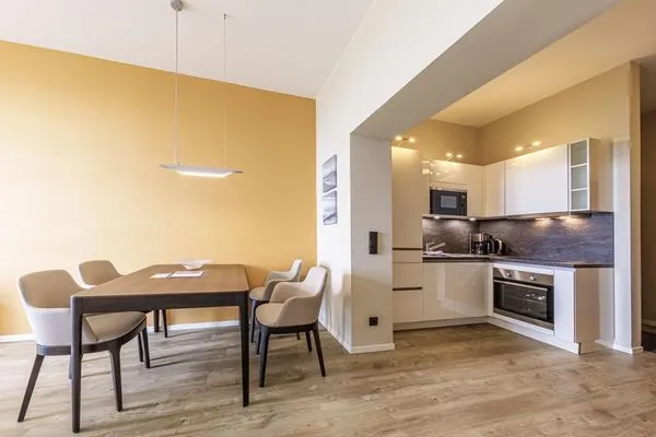 Ferienwohnung Ostseeglück Ostseebad Wustrow ZweiWasser Alte Seefahrtschule Küche mit Essbereich  Ostseeglück