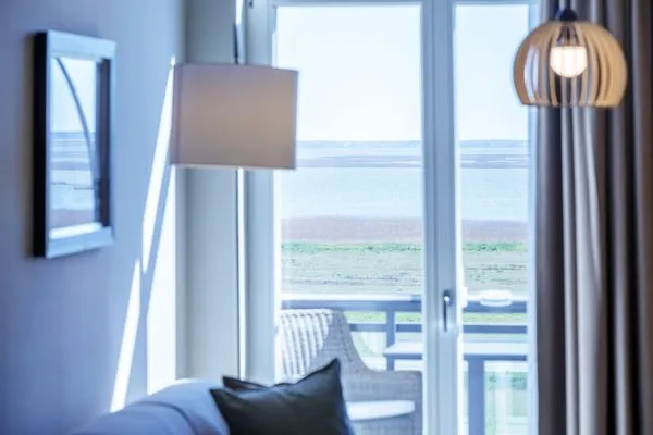 Ferienwohnung Ostseequartier Ostseebad Wustrow Wohnzimmer mit Balkon  Ostseequartier