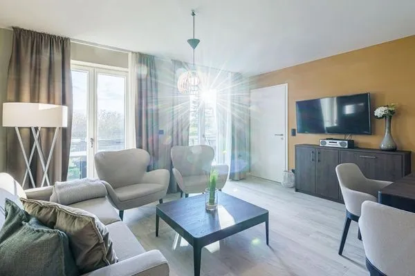 Ferienwohnung Boddendomizil Ostseebad Wustrow ZweiWasser Alte Seefahrtschule Lichtdurchflutetes Wohnzimmer  Boddendomizil