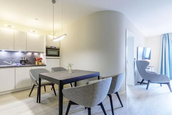 Ferienwohnung Boddenglück Ostseebad Wustrow ZweiWasser Alte Seefahrtschule Essbereich mit Küche  Boddenglück