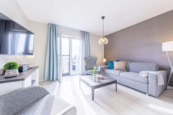 Ferienwohnung Boddenglück Ostseebad Wustrow ZweiWasser Alte Seefahrtschule Lichtdurchflutetes Wohnzimmer  Boddenglück