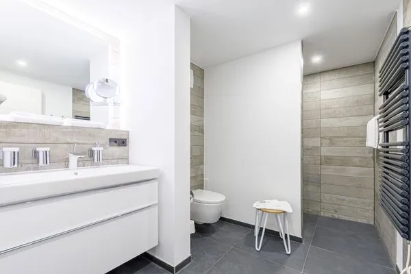 Ferienwohnung Boddensonne Ostseebad Wustrow ZweiWasser Alte Seefahrtschule Badezimmer  Boddensonne