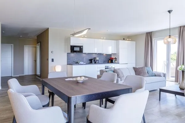 Ferienwohnung Boddendeck Ostseebad Wustrow ZweiWasser Alte Seefahrtschule Essbereich mit Küche  Boddendeck