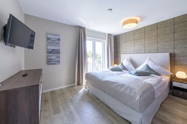 Ferienwohnung Boddendeck Ostseebad Wustrow ZweiWasser Alte Seefahrtschule Schlafzimmer mit Doppelbett  Boddendeck