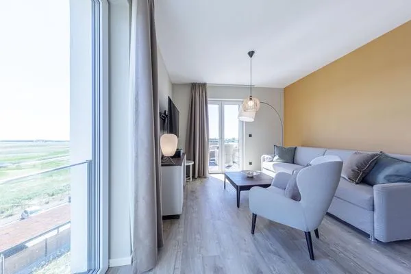 Ferienwohnung Boddenidylle Ostseebad Wustrow ZweiWasser Alte Seefahrtschule Wohnzimmer mit Ausblick  Boddenidylle