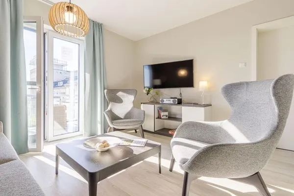 Ferienwohnung Boddenstern Ostseebad Wustrow ZweiWasser Alte Seefahrtschule Lichtdurchfluteter Wohnbereich  Boddenstern