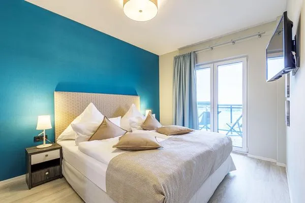 Ferienwohnung Strandgeflüster Ostseebad Wustrow ZweiWasser Alte Seefahrtschule Schlafzimmer mit Balkonzugang  Strandgeflüster