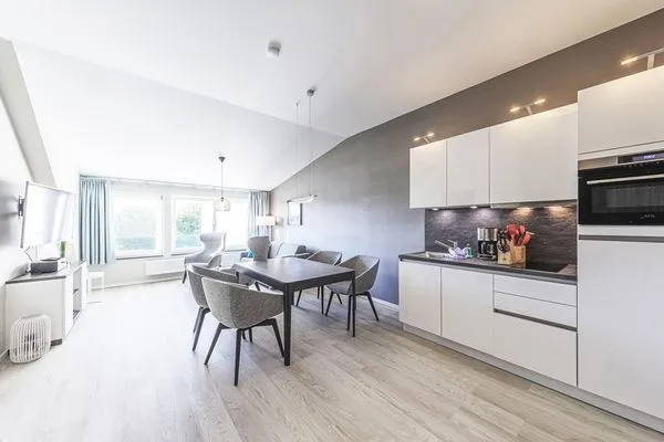 Ferienwohnung Seebadrast Ostseebad Wustrow ZweiWasser Alte Seefahrtschule Küche und Essbereich  Seebadrast