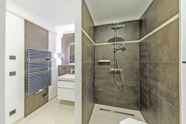 Ferienwohnung Kaptain´s Huus Ostseebad Wustrow ZweiWasser Alte Seefahrtschule Badezimmer  Kaptain's Huus