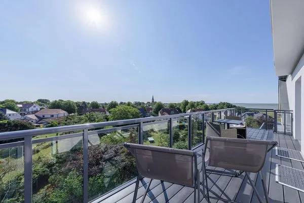 Ferienwohnung Rundblick Ostseebad Wustrow ZweiWasser Alte Seefahrtschule Sonnenstunden am Balkon  Rundblick
