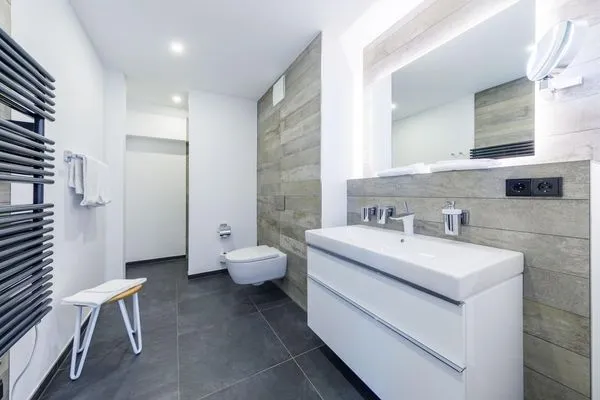 Ferienwohnung Sonnenaufgang Ostseebad Wustrow ZweiWasser Alte Seefahrtschule Badezimmer  Sonnenaufgang