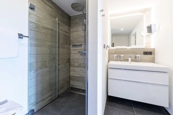 Ferienwohnung Sommerbrise Ostseebad Wustrow ZweiWasser Alte Seefahrtschule Badezimmer  Sommerbrise