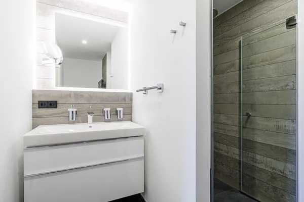 Ferienwohnung Sommerzeit Ostseebad Wustrow ZweiWasser Alte Seefahrtschule Badezimmer  Sommerzeit