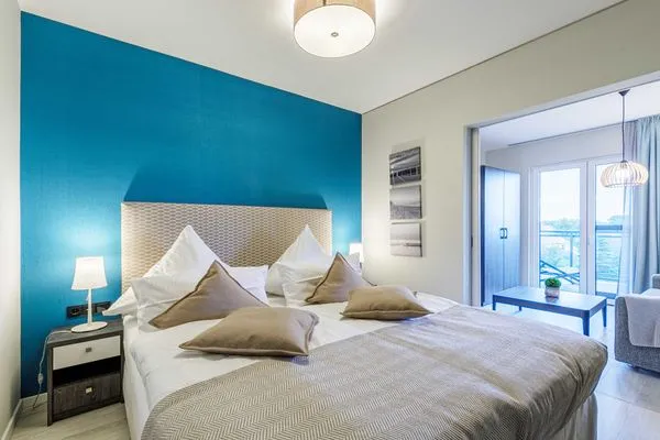 Ferienwohnung Sommerzeit Ostseebad Wustrow ZweiWasser Alte Seefahrtschule Schlafzimmer mit Balkonzugang  Sommerzeit