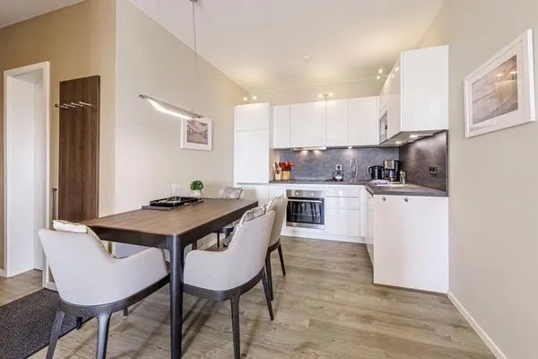 Ferienwohnung Sommerperle Ostseebad Wustrow ZweiWasser Alte Seefahrtschule Küche und Essbereich  Sommertraum