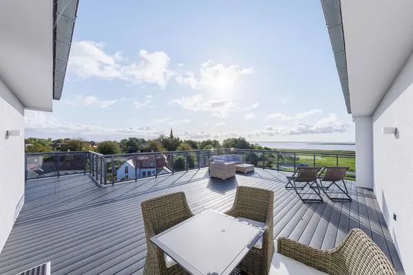 Ferienwohnung Sommerperle Ostseebad Wustrow ZweiWasser Alte Seefahrtschule Große Terrasse für Sonnenstunden  Sommertraum