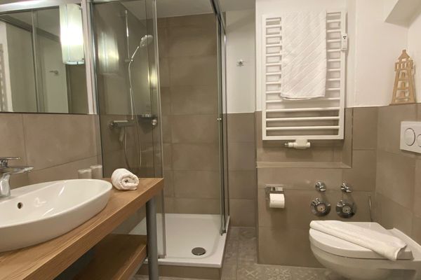 Friesenresidenz Wohnung Dünenrose Bad - Badezimmer