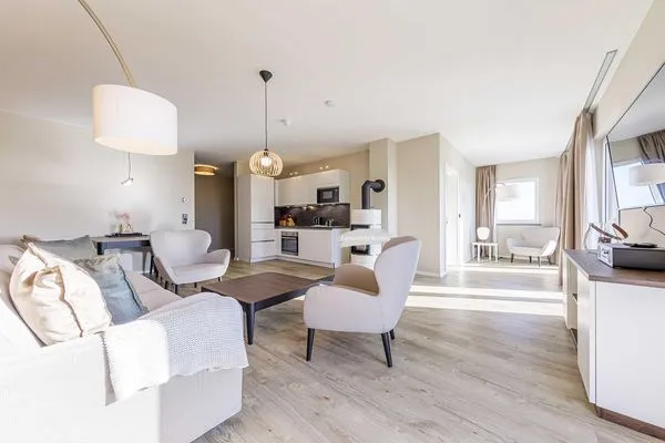 Ferienwohnung Sommersuite Ostseebad Wustrow ZweiWasser Alte Seefahrtschule Heller Wohnbereich  Sommersuite