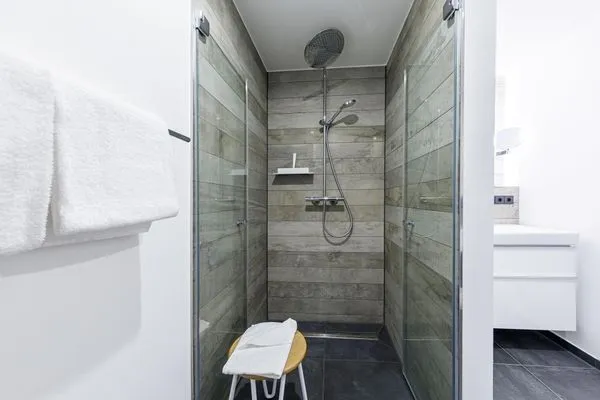 Ferienwohnung Sommerglück Ostseebad Wustrow ZweiWasser Alte Seefahrtschule Badezimmer  Sommerglück