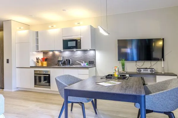 Ferienwohnung Kleine Strandburg Ostseebad Wustrow ZweiWasser Alte Seefahrtschule Küchenzeile und Essbereich  Kleine Strandburg