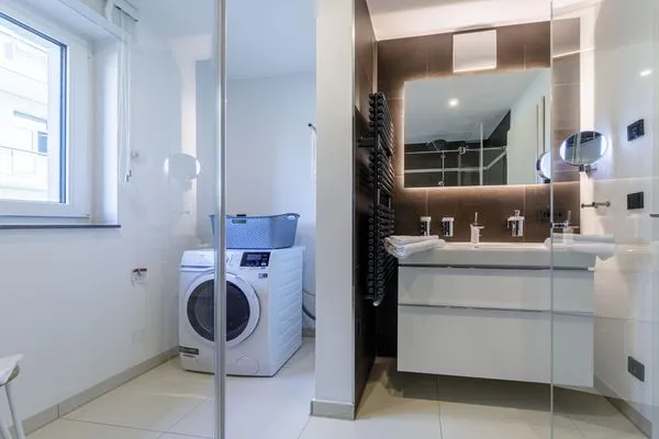 Ferienwohnung Großer Strandkorb Ostseebad Wustrow ZweiWasser Alte Seefahrtschule Badezimmer  Großer Strandkorb