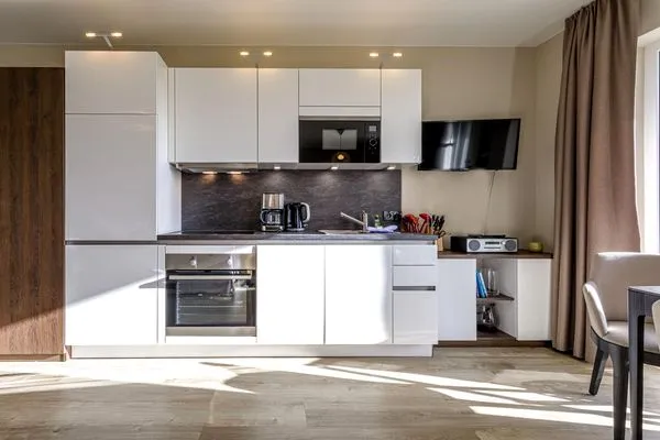 Ferienwohnung Kleiner Strandkorb Ostseebad Wustrow ZweiWasser Alte Seefahrtschule Küchenzeile  Kleiner Strandkorb