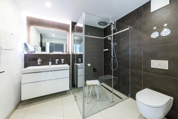 Ferienwohnung Kleiner Strandkorb Ostseebad Wustrow ZweiWasser Alte Seefahrtschule Badezimmer  Kleiner Strandkorb