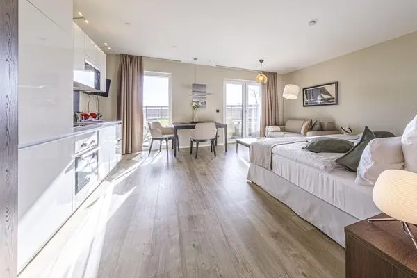 Ferienwohnung Kleiner Strandkorb Ostseebad Wustrow ZweiWasser Alte Seefahrtschule Lichtdurchfluteter Wohnbereich  Kleiner Strandkorb