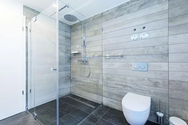 Ferienwohnung Große Strandmuschel Ostseebad Wustrow ZweiWasser Alte Seefahrtschule Badezimmer  Große Strandmuschel