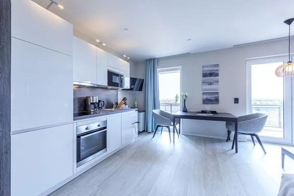 Ferienwohnung Kleine Strandmuschel Ostseebad Wustrow ZweiWasser Alte Seefahrtschule Küche und Essbereich  Kleine Strandmuschel