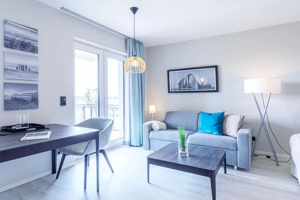 Ferienwohnung Kleine Strandmuschel Ostseebad Wustrow ZweiWasser Alte Seefahrtschule Heller Wohnbereich  Kleine Strandmuschel